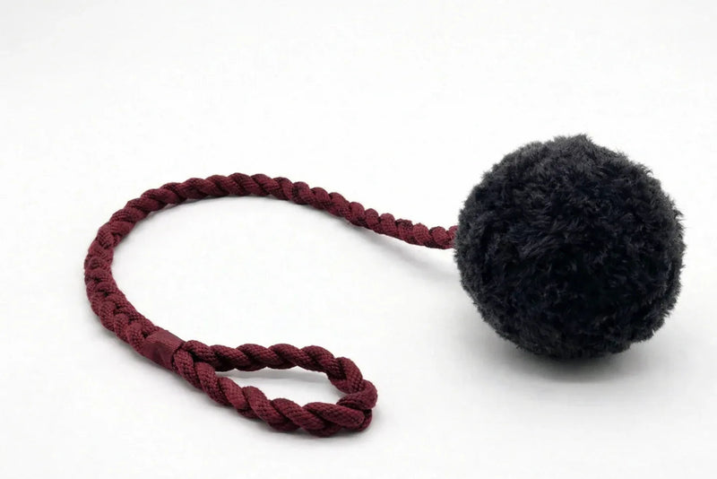 Wool Pom Tug Toy - Black - MellowConceptStore