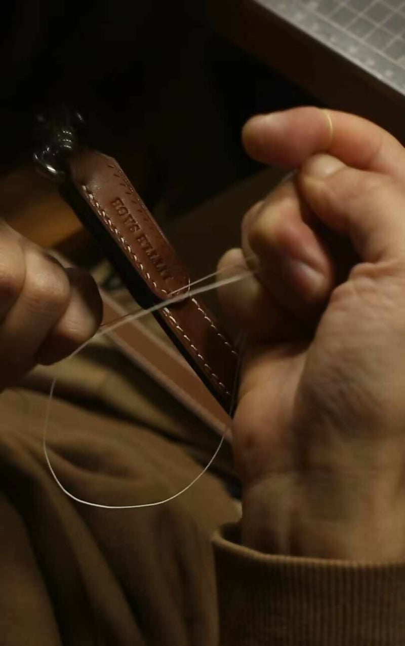 Multifunctional Two-Way Crossbody Leather Lead